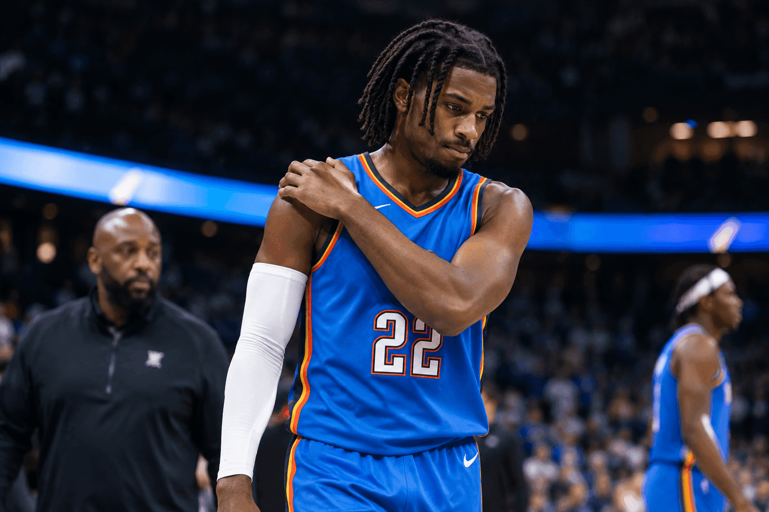 Editorial sports image for Cason Wallace Exits Sunday Game With Shoulder Injury