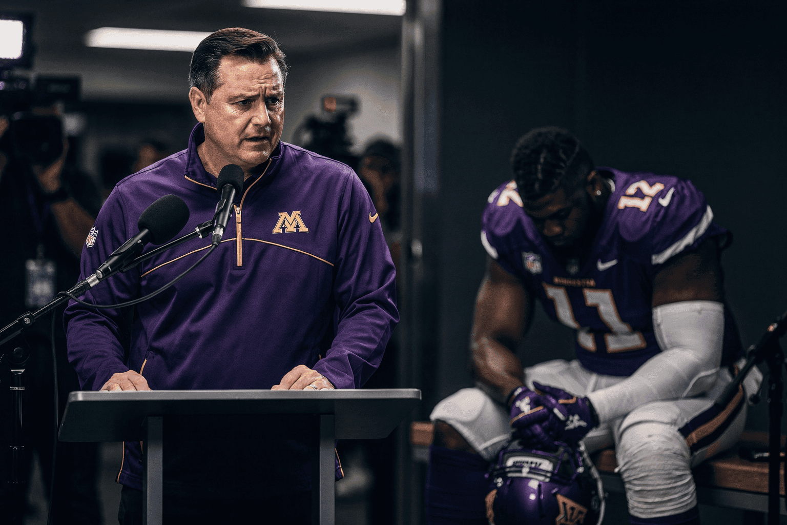 Editorial sports image for Jamal Adams Suffers 'Not Good' Knee Injury, Because Vikings Fans Can't Have Nice Things